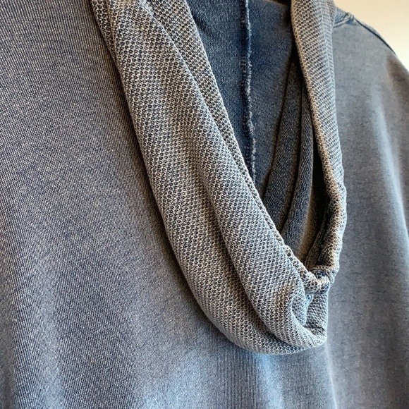 💕HP💕Vintage Havana light denim wash long sleeve hoodie - Picture 11 of 15